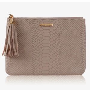 NEW GIGI NEW YORK ALL IN ONE PYTHON EMBOSSED LEATHER TASSELED CLUTCH NUDE/PINK